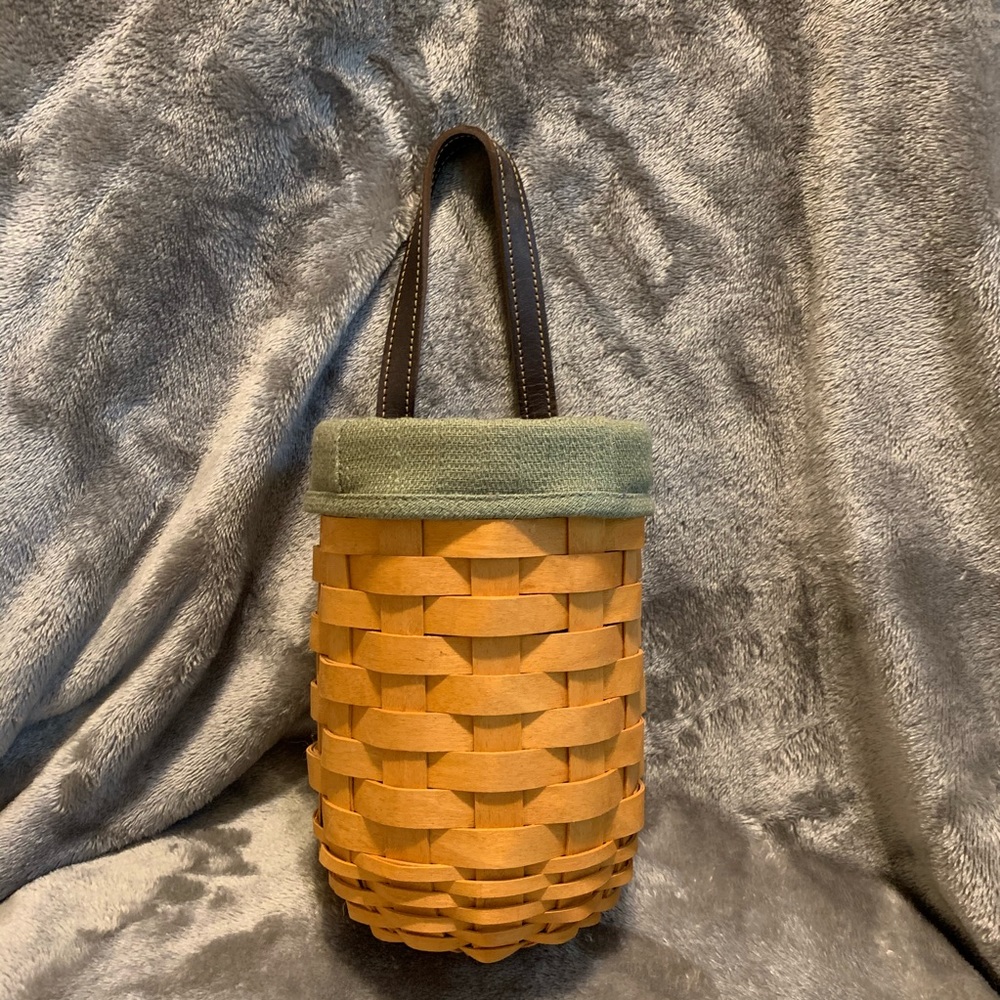 Longaberger 2003 Gatehouse with Liner & Protector